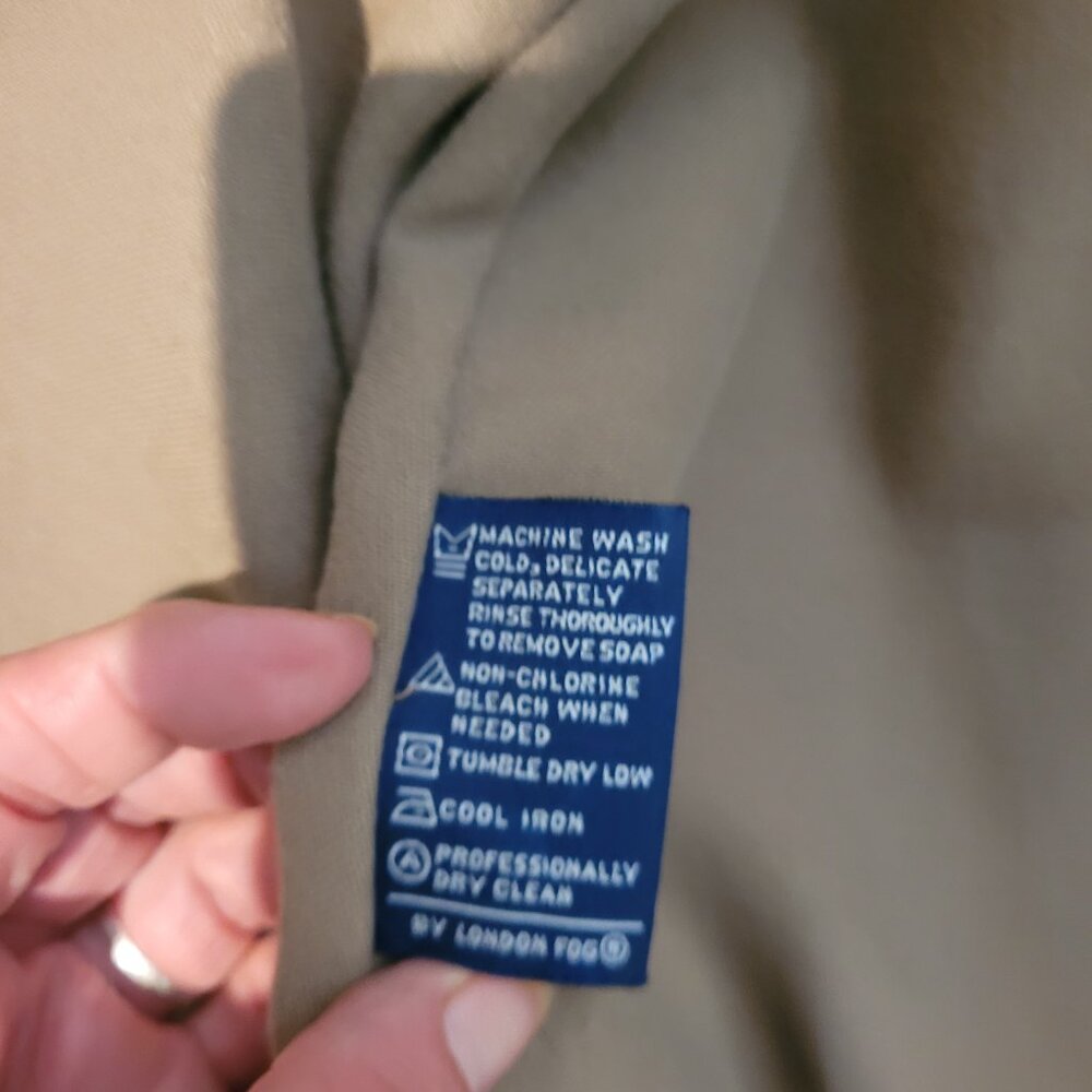 Womens London Fog Raincoat - Picture 2 of 5